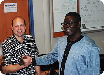 Steven Huter avec le Recteur de l'Universite Cheikh Anta DIOP de Dakar, Senegal